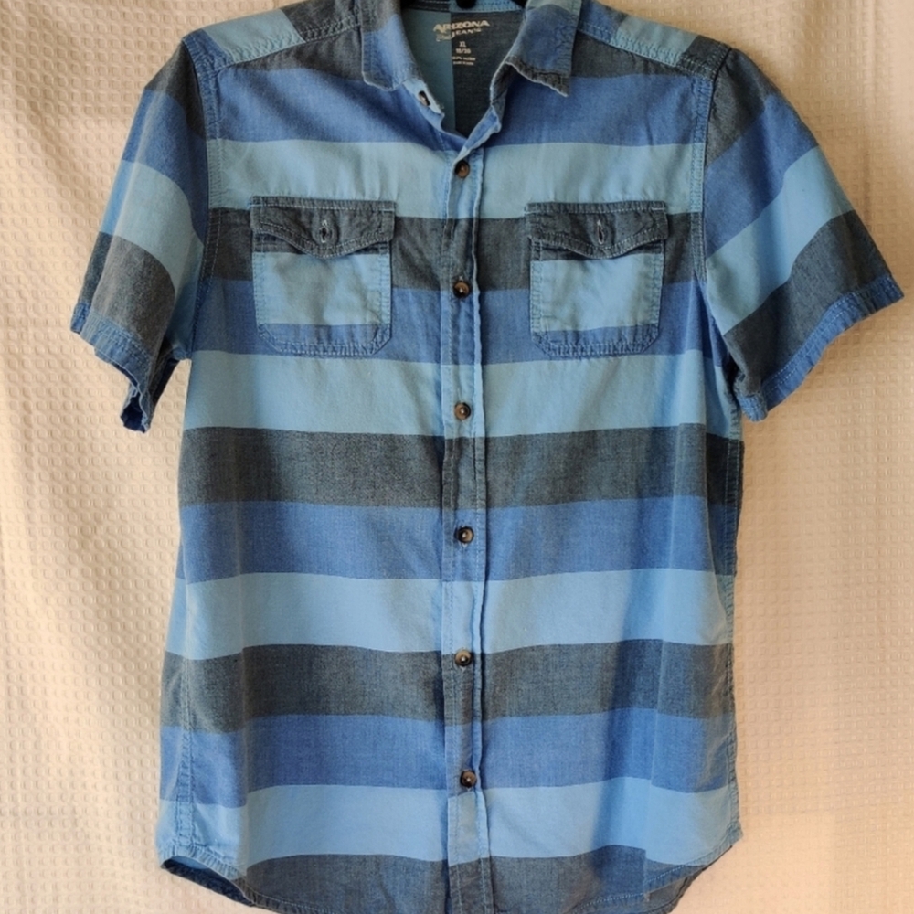 Arizona short sleeve button shirt. Size Boys XL 18/20